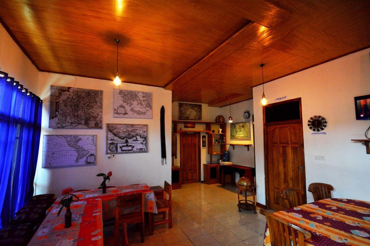 World Bnb Labuan Bajo Exterior photo